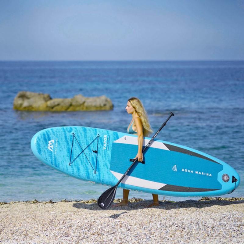 Aqua Marina Vapor SUP board op strand