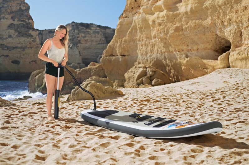 Hydro Force White Cap Convertible SUP Board oppompen