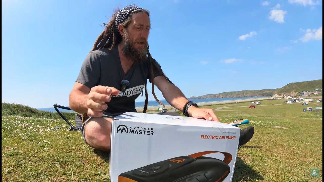 Outdoor Master Orca Pro elektrische accu SUP pomp video